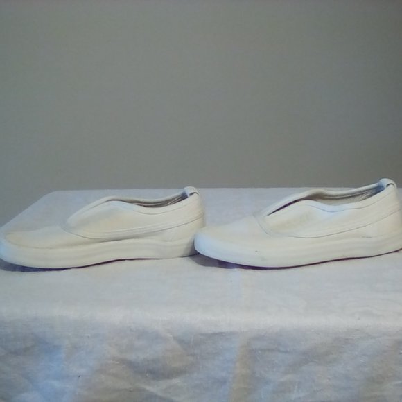 Free with purchase, girl's size 11 canvas sneakers shoes - Picture 2 of 7